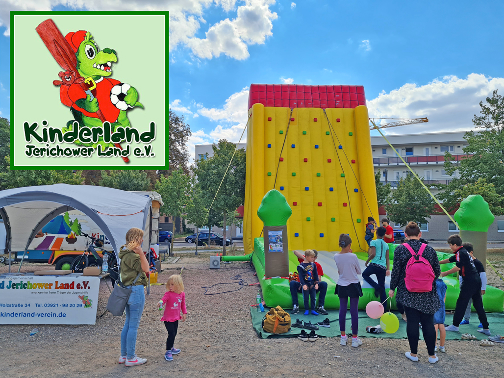Wir genießen in der Winterferien Woche den Winterspaß und Abenteuer. Gemeinsam rodeln wir im Schneegestöber die Hänge hinab und lauschen bei unserer Fackelwanderung in den Winterwald.